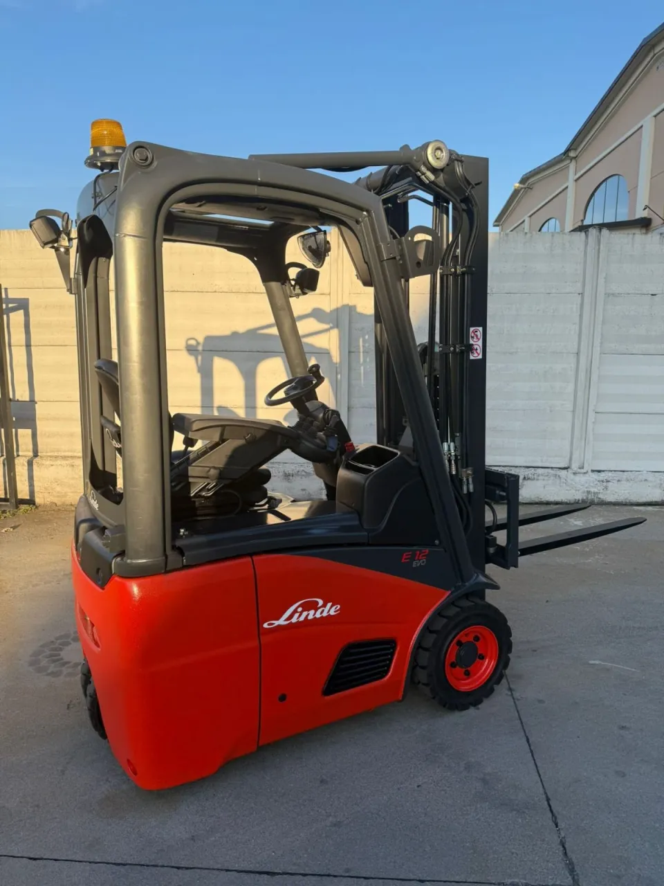 Carrello elevatore elettrico Linde E12-01, foto 3