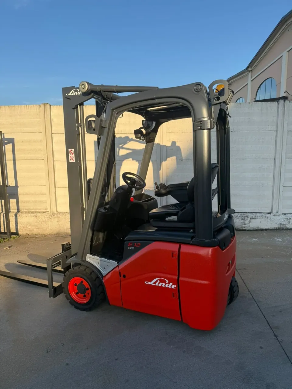 Carrello elevatore elettrico Linde E12-01, foto 4