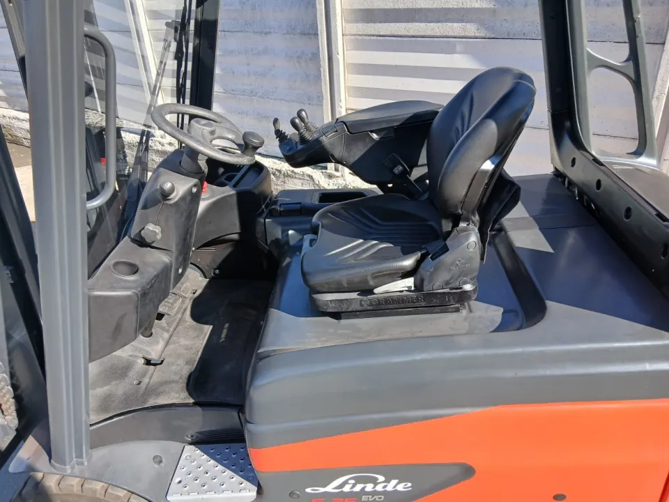 Carrello elevatore elettrico Linde E25, foto 2