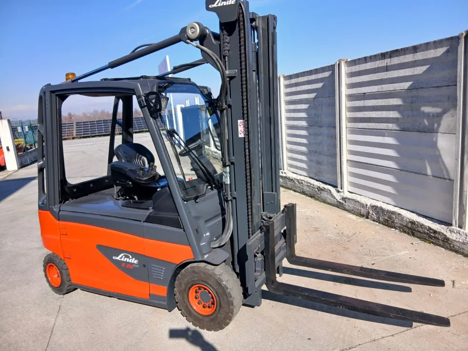 Carrello elevatore elettrico Linde E25, foto 3