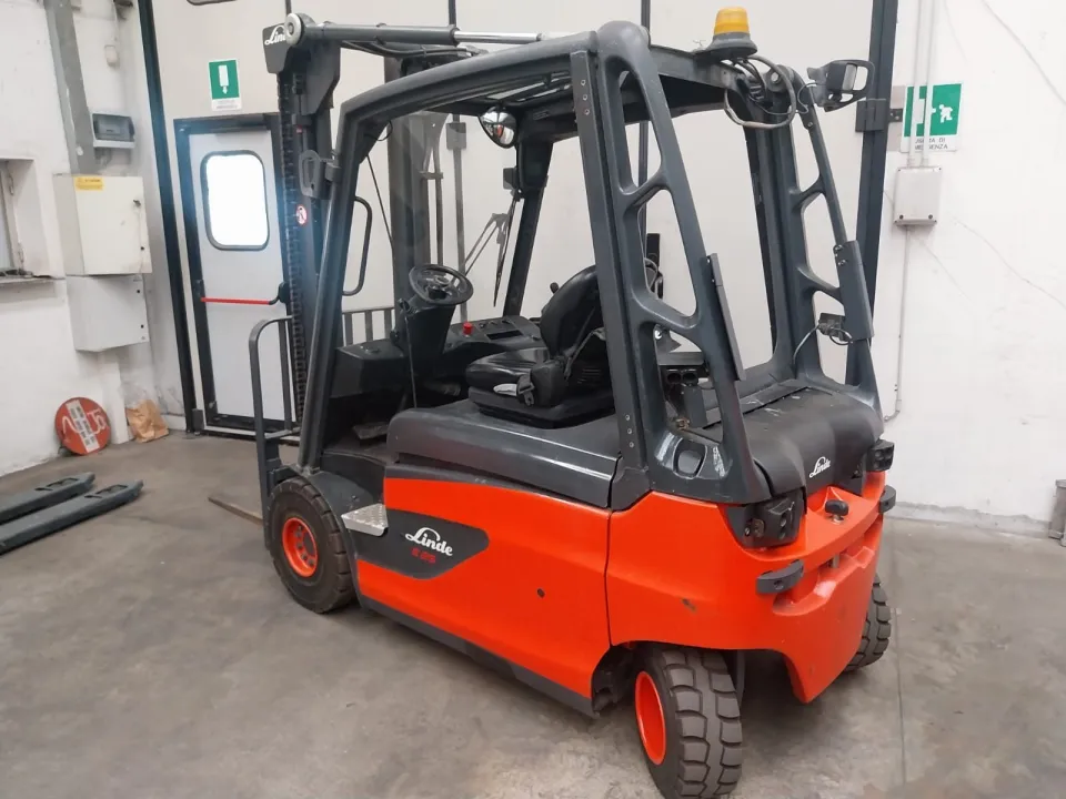 Carrello elevatore elettrico Linde E25, foto 2